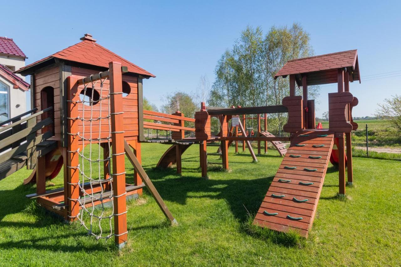 Pokoje Goscinne Frik Jantar Bagian luar foto