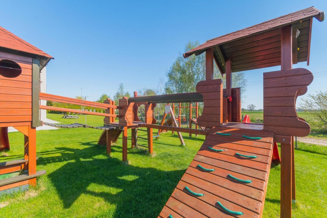 Pokoje Goscinne Frik Jantar Bagian luar foto