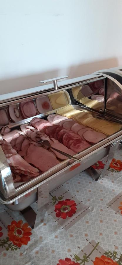 Pokoje Goscinne Frik Jantar Bagian luar foto